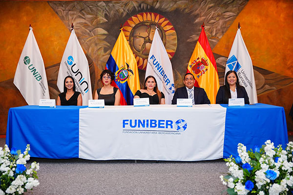 UNINI México celebra un acto de entrega de títulos para sus alumnos becados en Ecuador
